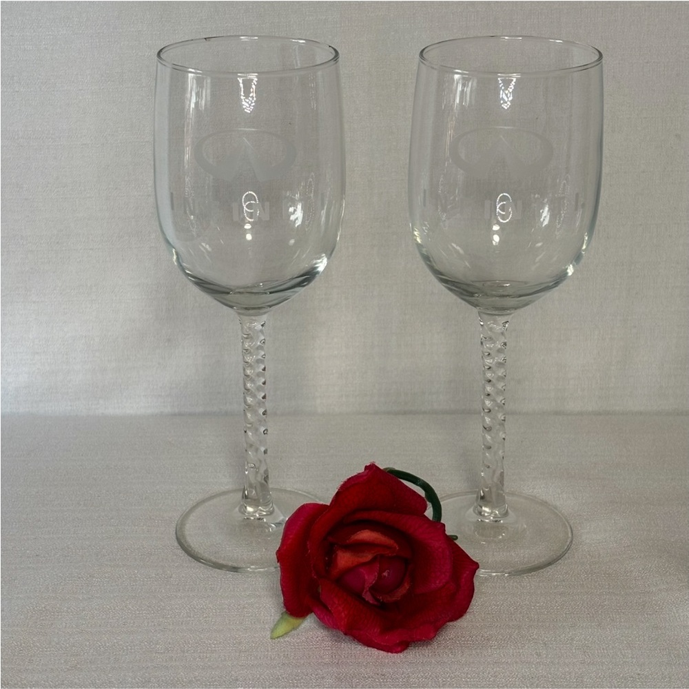 2 INFINITY champagne wine twisted stem wine glasses
